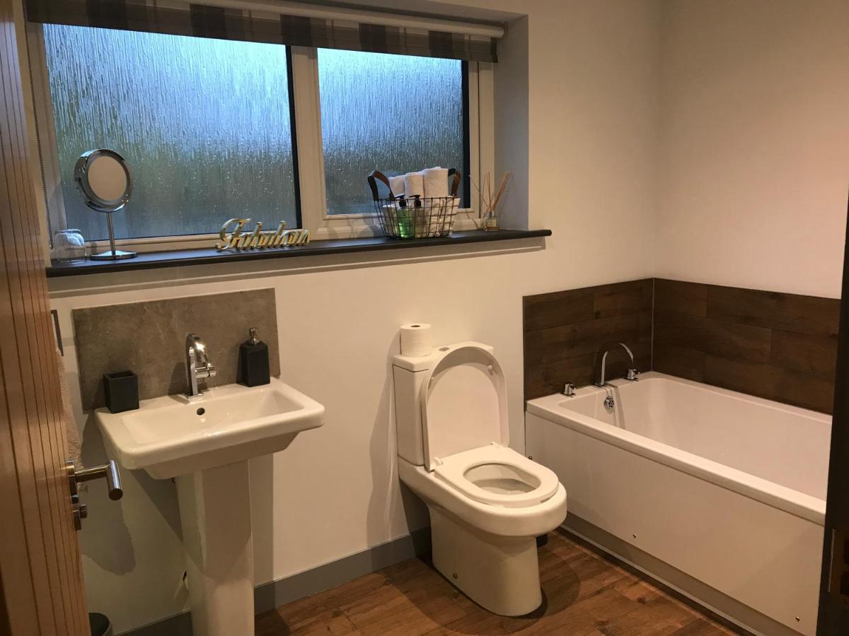 The Bridge Self Catering Βίλα Kilmaluag Εξωτερικό φωτογραφία